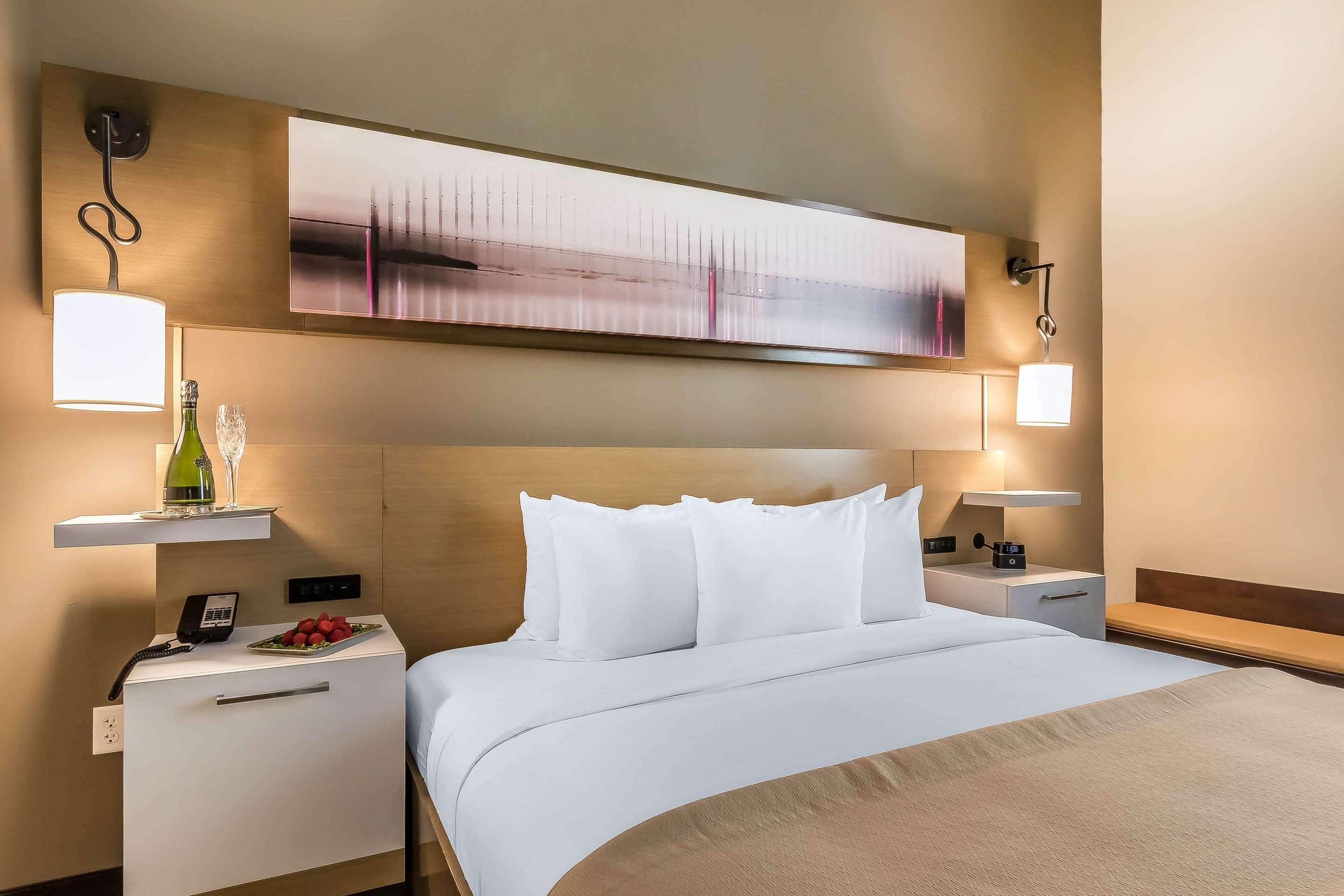 Hotel Napoleon Memphis Bagian luar foto