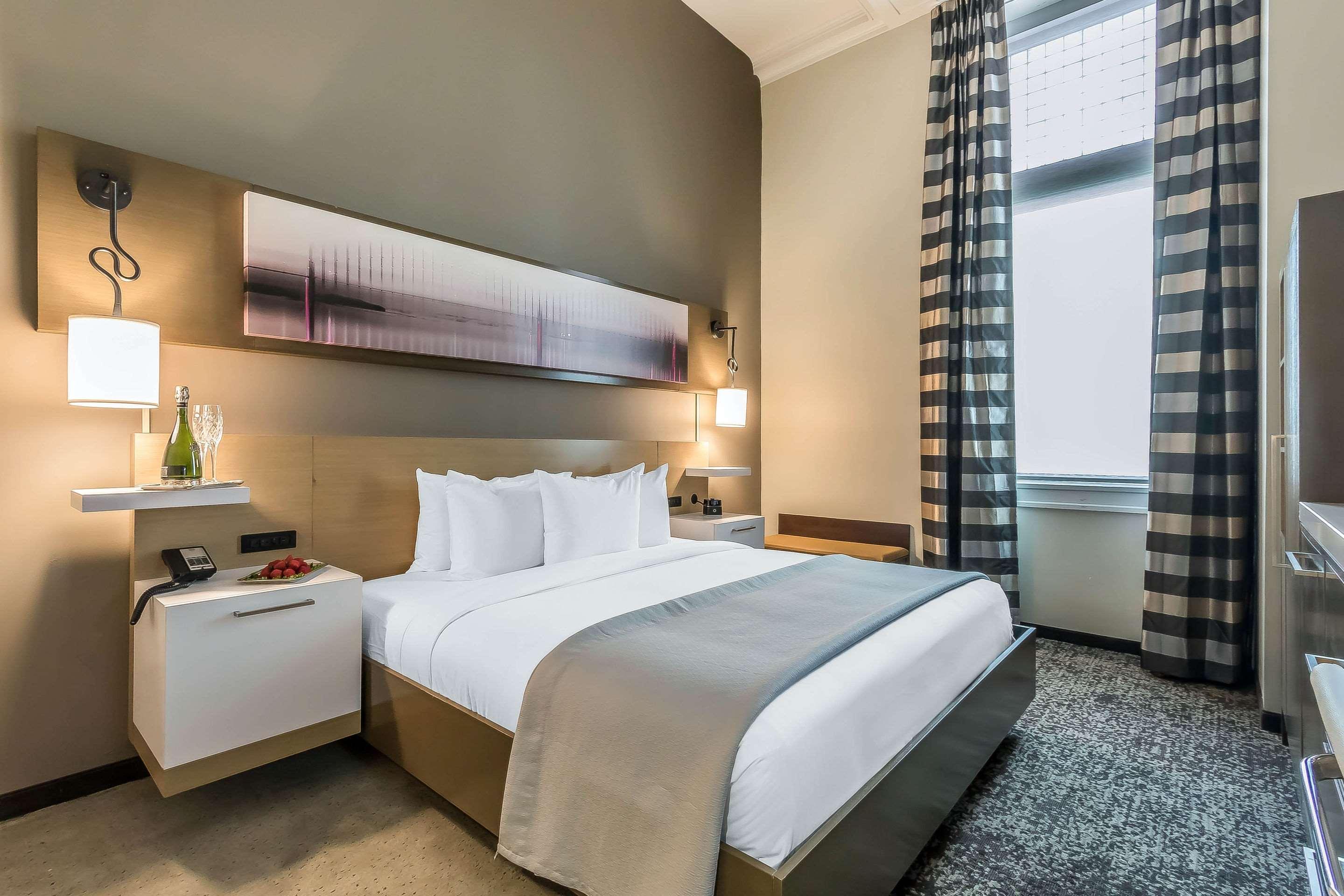 Hotel Napoleon Memphis Bagian luar foto